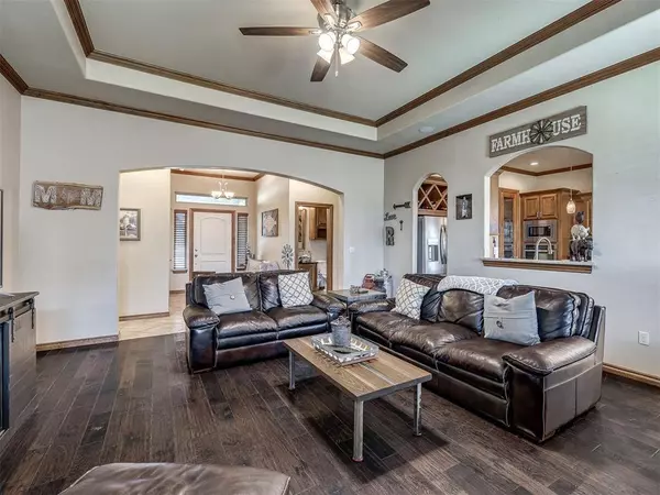 321 Highland Village DR, Norman, OK 73069