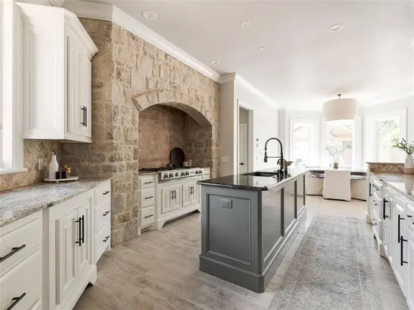 18601 Wolf Creek DR, Edmond, OK 73012