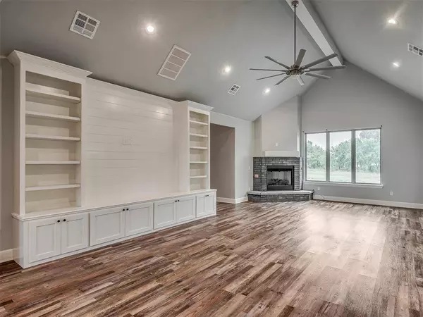 7000 S Cimarron RD, Mustang, OK 73064