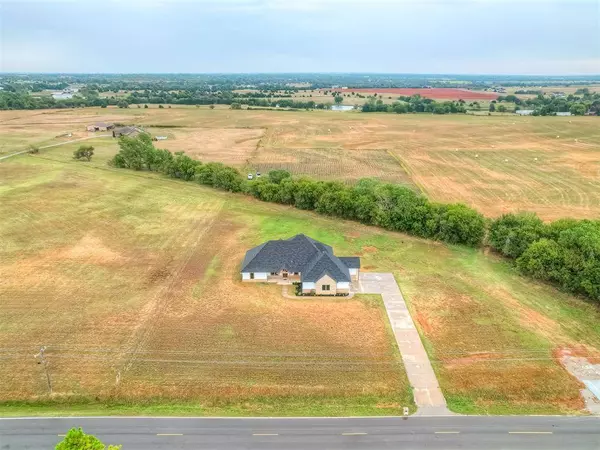 7000 S Cimarron RD, Mustang, OK 73064