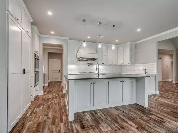 7000 S Cimarron RD, Mustang, OK 73064