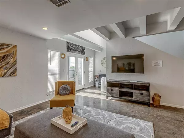 901 NW 7th ST #206, Oklahoma City, OK 73106