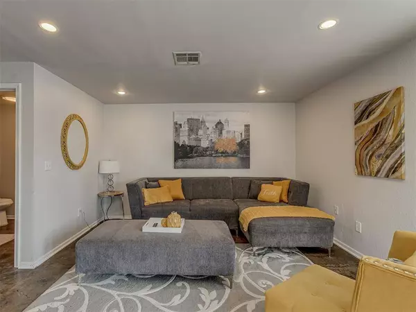 901 NW 7th ST #206, Oklahoma City, OK 73106