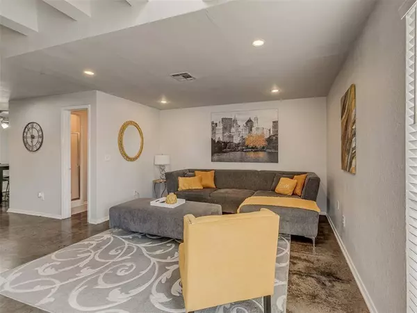 901 NW 7th ST #206, Oklahoma City, OK 73106