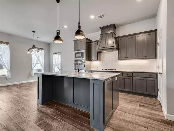 805 Scully RD, Yukon, OK 73099