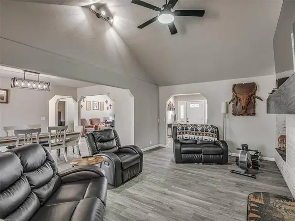 10828 Eastway ST, Mcloud, OK 74851