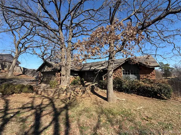 2301 W Oklahoma PL, Tulsa, OK 74127