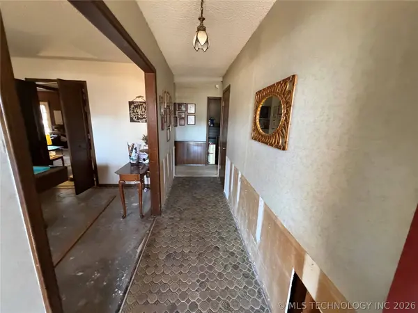 2301 W Oklahoma PL, Tulsa, OK 74127