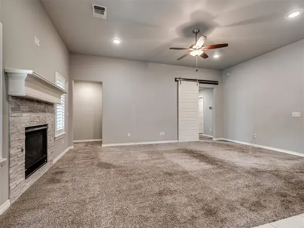 1305 N Storybrook ST, Mustang, OK 73064