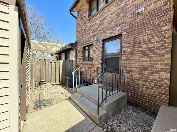 2219 Southwood Place, Lincoln, NE 68512