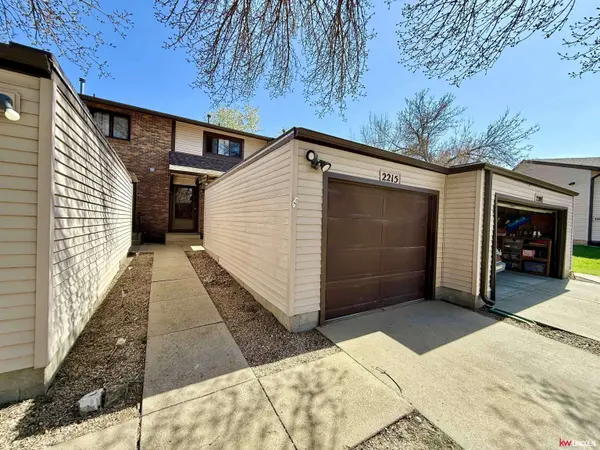 2215 Southwood Place, Lincoln, NE 68512