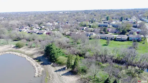 2215 Southwood Place, Lincoln, NE 68512