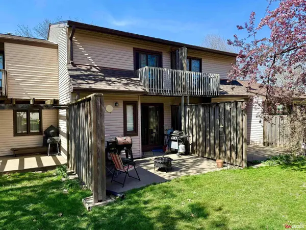 2215 Southwood Place, Lincoln, NE 68512