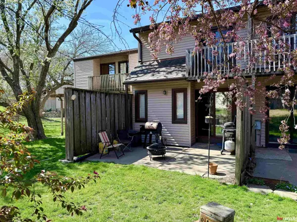 2215 Southwood Place, Lincoln, NE 68512