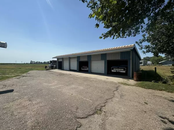 6185 E 39th Street, Kearney, NE 68847