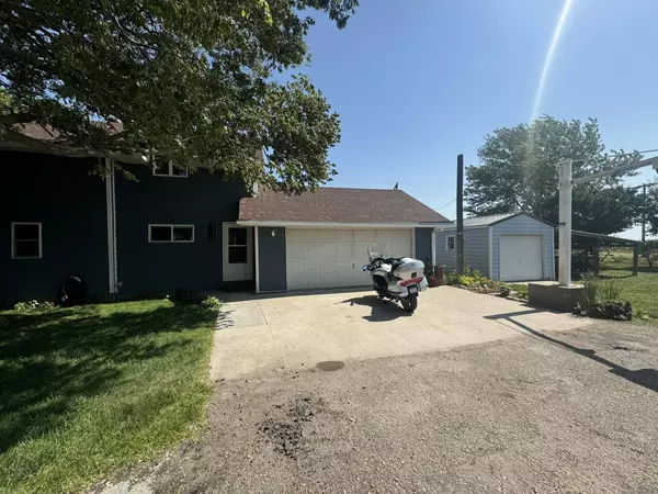 6185 E 39th Street, Kearney, NE 68847