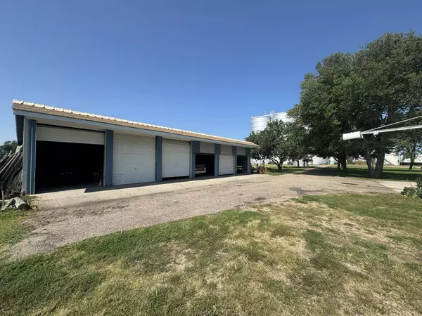 6185 E 39th Street, Kearney, NE 68847