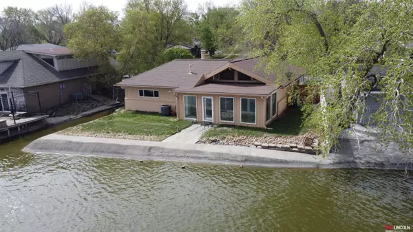 900 Lakeshore Drive, Lincoln, NE 68528