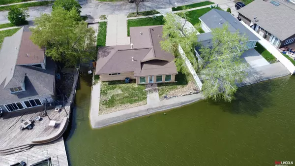 900 Lakeshore Drive, Lincoln, NE 68528