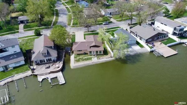 900 Lakeshore Drive, Lincoln, NE 68528