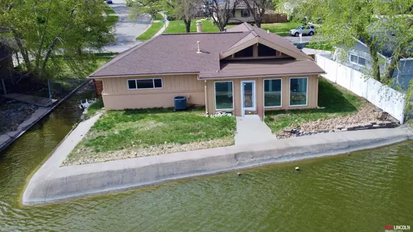 900 Lakeshore Drive, Lincoln, NE 68528