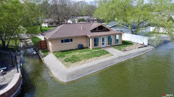 900 Lakeshore Drive, Lincoln, NE 68528