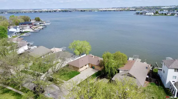 900 Lakeshore Drive, Lincoln, NE 68528