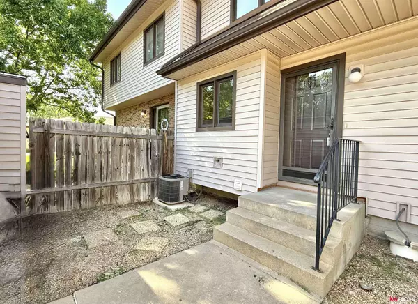 2142 Southwood Place, Lincoln, NE 68512