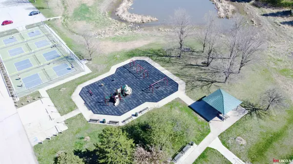 2142 Southwood Place, Lincoln, NE 68512