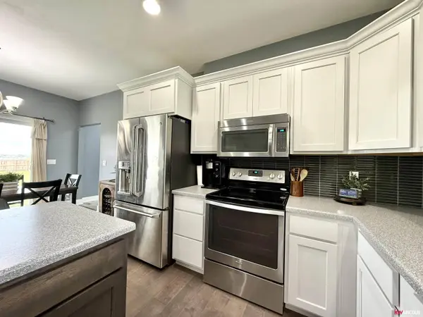 120 Snow Valley Circle, Palmyra, NE 68418