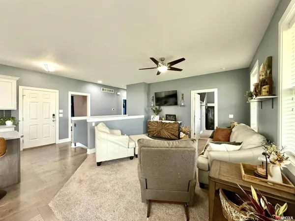 120 Snow Valley Circle, Palmyra, NE 68418