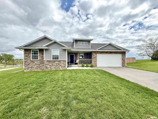 120 Snow Valley Circle, Palmyra, NE 68418
