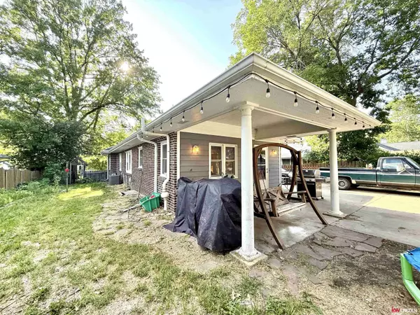 1952 S 53rd Street, Lincoln, NE 68506