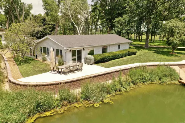 14 El Charman Lake, Gibbon, NE 68840