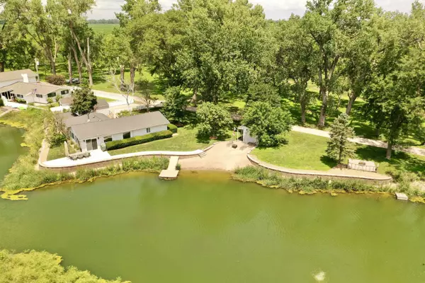 14 El Charman Lake, Gibbon, NE 68840