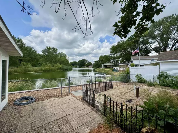 14 El Charman Lake, Gibbon, NE 68840