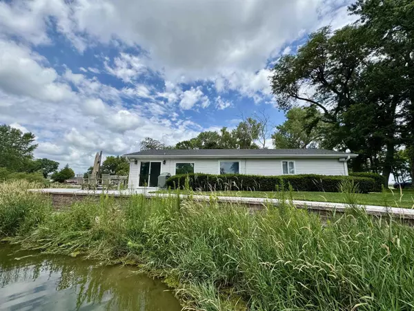 14 El Charman Lake, Gibbon, NE 68840