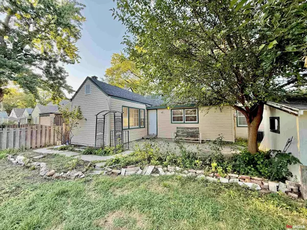 3733 C Street, Lincoln, NE 68510