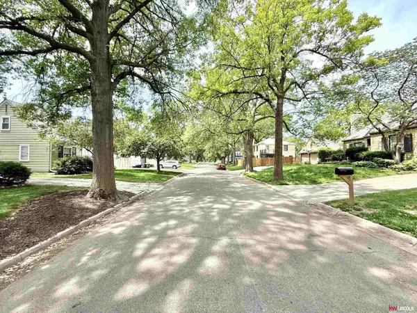 3733 C Street, Lincoln, NE 68510