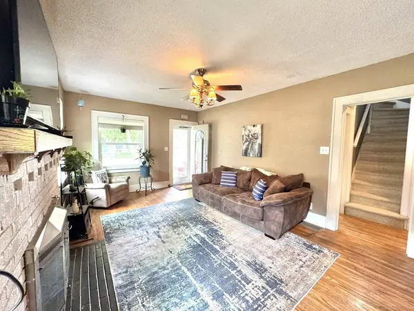 816 Garfield St, Holdrege, NE 68949