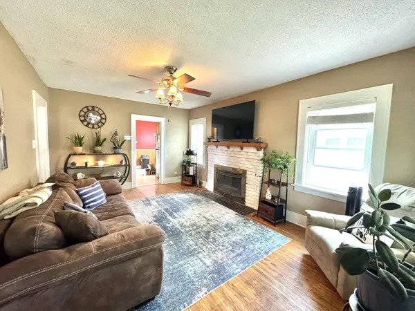 816 Garfield St, Holdrege, NE 68949