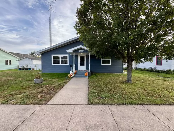 209 W 12th St, Cozad, NE 68913-0
