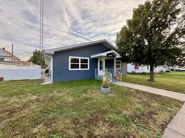 209 W 12th St, Cozad, NE 68913-0
