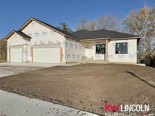 1044 Tuscan Trail, Hickman, NE 68372
