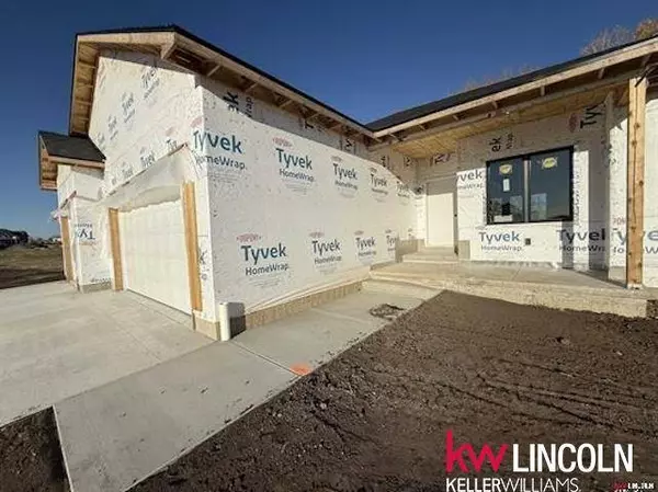 1044 Tuscan Trail, Hickman, NE 68372