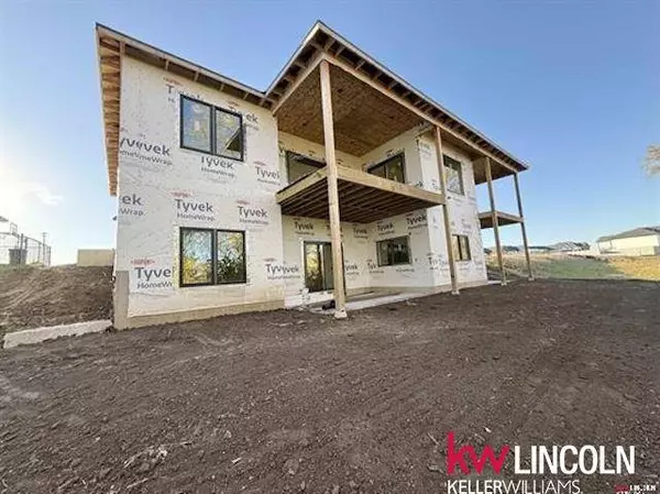 1044 Tuscan Trail, Hickman, NE 68372