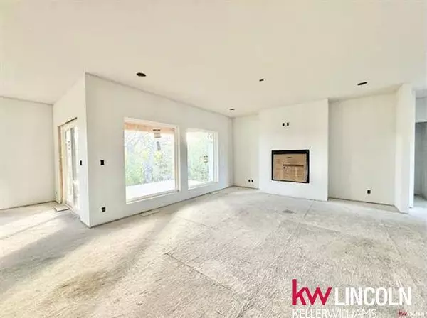 1044 Tuscan Trail, Hickman, NE 68372