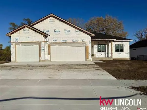 1044 Tuscan Trail, Hickman, NE 68372