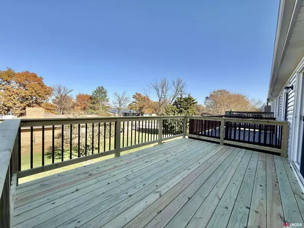 1716 Granada Lane, Lincoln, NE 68528