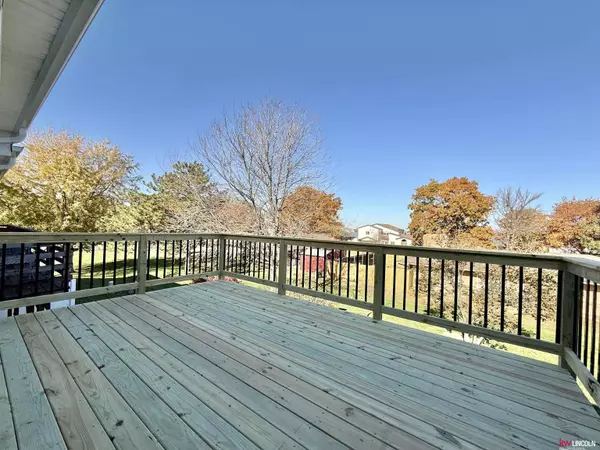 1716 Granada Lane, Lincoln, NE 68528